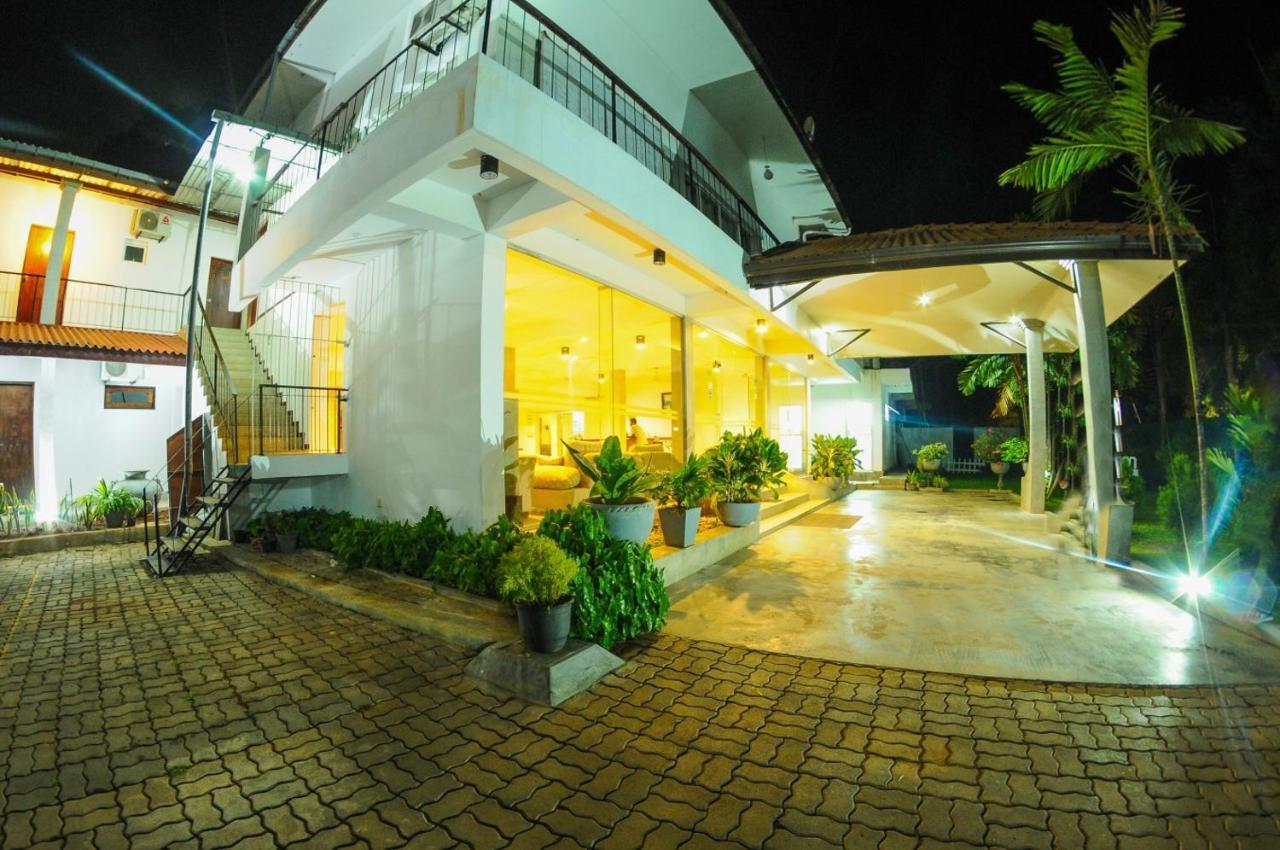 Lake Wind Hotel ティッサマハーラーマ エクステリア 写真